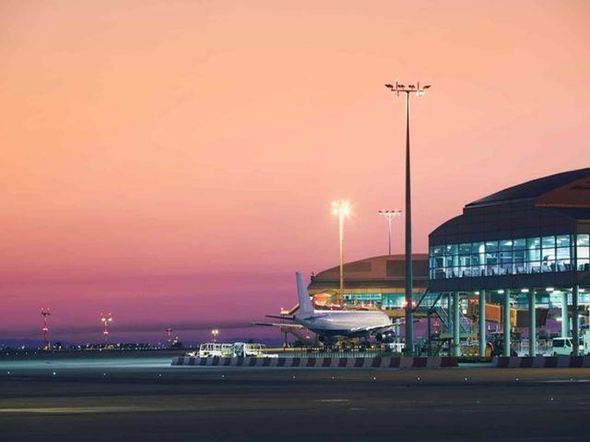 Evening view of Los Angeles International Airport before arriving to pick up a parked car