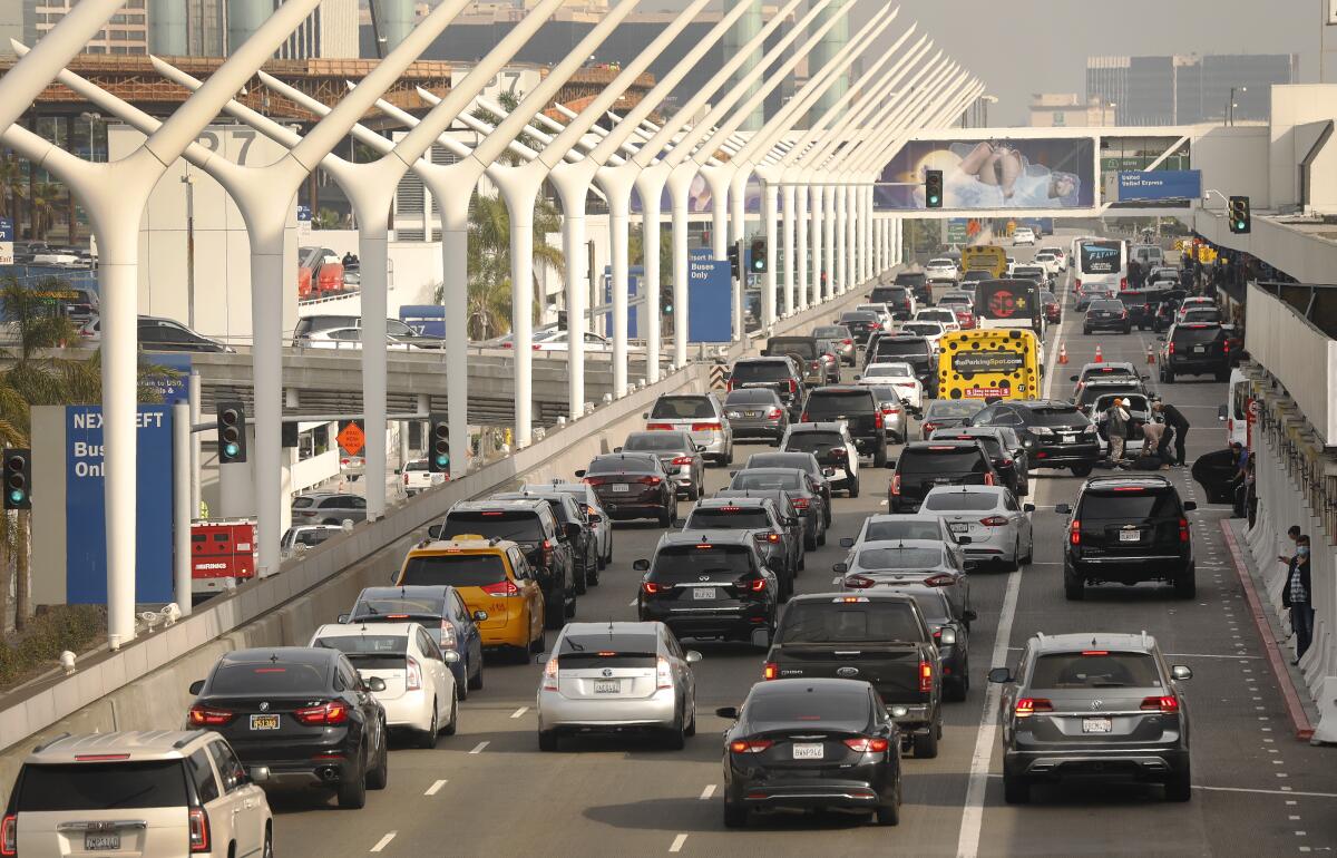 Heavy vehicle traffic on the LAX terminal roadway